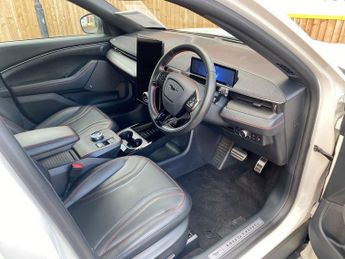 FORD MUSTANG MACH-E Standard Range 70kWh SUV 5dr Electric Automatic AWD (269 ps)