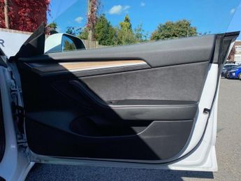 TESLA Model 3 (Dual Motor) Long Range Saloon 4dr Electric Auto 4WDE (346 ps)