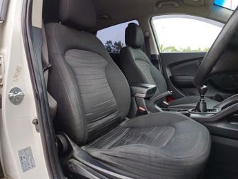 HYUNDAI IX35 1.7 CRDi S SUV 5dr Diesel Manual Euro 5 (s/s) (115 ps)