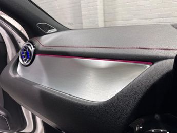 MERCEDES-BENZ EQA EQA 250 66.5kWh AMG Line (Premium Plus) SUV 5dr Electric Auto (1