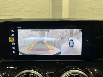 MERCEDES-BENZ EQA EQA 250 66.5kWh AMG Line (Premium Plus) SUV 5dr Electric Auto (1