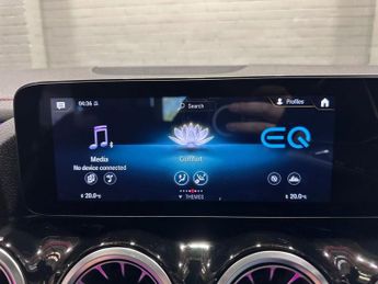 MERCEDES-BENZ EQA EQA 250 66.5kWh AMG Line (Premium Plus) SUV 5dr Electric Auto (1
