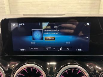 MERCEDES-BENZ EQA EQA 250 66.5kWh AMG Line (Premium Plus) SUV 5dr Electric Auto (1