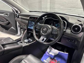 MG MG ZS 72.6kWh Trophy Long Range SUV 5dr Electric Auto (156 ps)