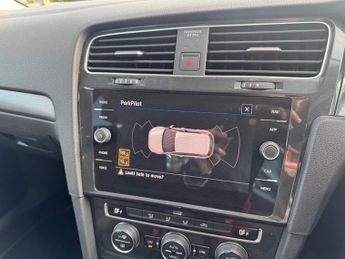 VOLKSWAGEN E-GOLF 35.8kWh e-Golf Hatchback 5dr Electric Auto (136 ps)