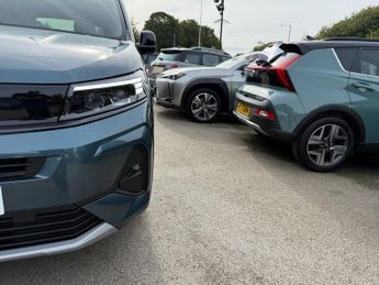 VAUXHALL Combo Life Electric 52kWh Ultimate MPV 5dr Electric Auto (7.4kW Charger) (136 ps)