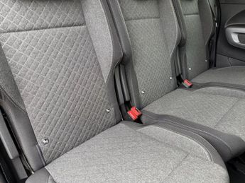 VAUXHALL Combo Life Electric 52kWh Ultimate MPV 5dr Electric Auto (7.4kW Charger) (136 ps)