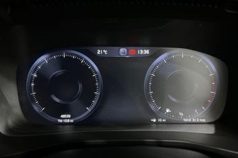VOLVO XC40 1.5 T3 R-Design SUV 5dr Petrol Auto Euro 6 (s/s) (163 ps) 1 Prev