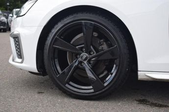 AUDI A4 AVANT 2.0 TDI 30 S line Estate 5dr Diesel S Tronic Euro 6 (s/s) (136 p