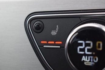 AUDI A4 AVANT 2.0 TDI 30 S line Estate 5dr Diesel S Tronic Euro 6 (s/s) (136 p