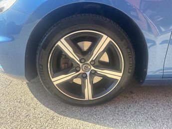 VOLVO V40 2.0 D2 R-Design Nav Plus Hatchback 5dr Diesel Auto Euro 6 (s/s) 