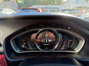 VOLVO V40 2.0 D2 R-Design Nav Plus Hatchback 5dr Diesel Auto Euro 6 (s/s) 
