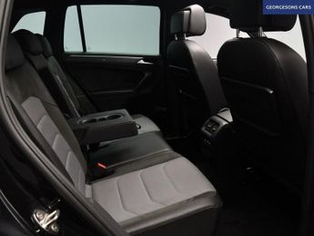 VOLKSWAGEN TIGUAN 2.0 TDI R-Line SUV 5dr Diesel DSG Euro 6 (s/s) (150 ps)
