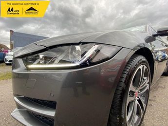 JAGUAR XE 2.0i Portfolio Saloon 4dr Petrol Auto Euro 6 (s/s) (200 ps)