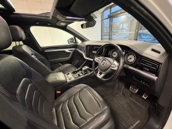 VOLKSWAGEN TOUAREG 3.0 TDI V6 R-Line SUV 5dr Diesel Tiptronic 4Motion Euro 6 (s/s) 