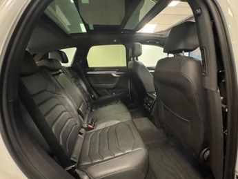 VOLKSWAGEN TOUAREG 3.0 TDI V6 R-Line SUV 5dr Diesel Tiptronic 4Motion Euro 6 (s/s) 