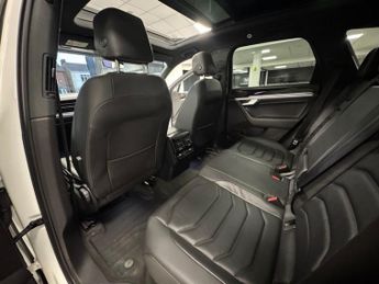 VOLKSWAGEN TOUAREG 3.0 TDI V6 R-Line SUV 5dr Diesel Tiptronic 4Motion Euro 6 (s/s) 