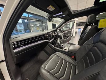 VOLKSWAGEN TOUAREG 3.0 TDI V6 R-Line SUV 5dr Diesel Tiptronic 4Motion Euro 6 (s/s) 