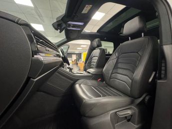 VOLKSWAGEN TOUAREG 3.0 TDI V6 R-Line SUV 5dr Diesel Tiptronic 4Motion Euro 6 (s/s) 