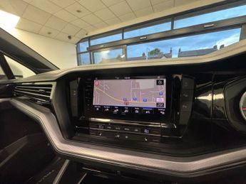 VOLKSWAGEN TOUAREG 3.0 TDI V6 R-Line SUV 5dr Diesel Tiptronic 4Motion Euro 6 (s/s) 