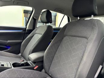 VOLKSWAGEN GOLF 1.5 TSI Life Hatchback 5dr Petrol Manual Euro 6 (s/s) (130 ps)