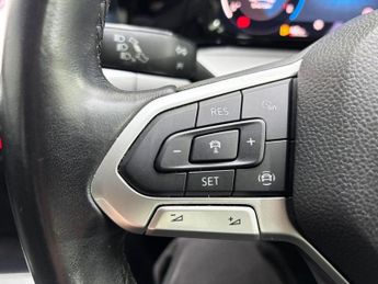 VOLKSWAGEN GOLF 1.5 TSI Life Hatchback 5dr Petrol Manual Euro 6 (s/s) (130 ps)