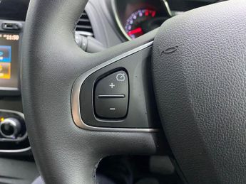 RENAULT CAPTUR 1.3 TCe ENERGY Iconic SUV 5dr Petrol EDC Euro 6 (s/s) (150 ps)