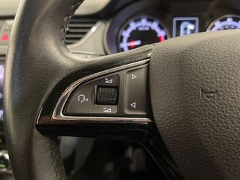 SKODA OCTAVIA 1.5 TSI ACT SE Drive Hatchback 5dr Petrol DSG Euro 6 (s/s) (150 