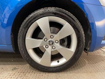 SKODA OCTAVIA 1.5 TSI ACT SE Drive Hatchback 5dr Petrol DSG Euro 6 (s/s) (150 
