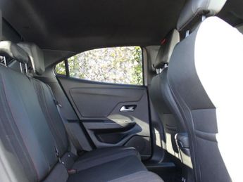 VAUXHALL MOKKA ELECTRIC 50kWh SRi Nav Premium SUV 5dr Electric Auto (136 ps)
