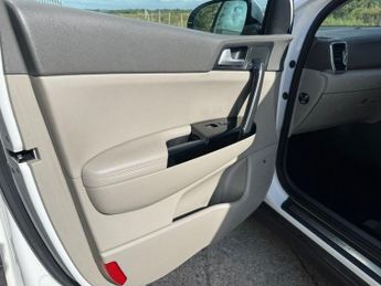 KIA SPORTAGE 2.0 CRDi First Edition SUV 5dr Diesel Auto AWD Euro 6 (182 bhp)