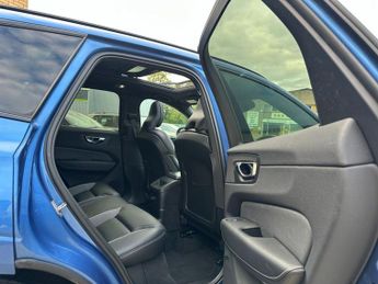 VOLVO XC60 2.0h T8 Twin Engine 11.6kWh R-Design Pro SUV 5dr Petrol Plug-in 