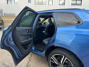 VOLVO XC60 2.0h T8 Twin Engine 11.6kWh R-Design Pro SUV 5dr Petrol Plug-in 