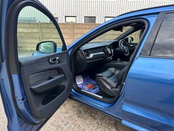 VOLVO XC60 2.0h T8 Twin Engine 11.6kWh R-Design Pro SUV 5dr Petrol Plug-in 