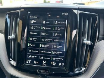 VOLVO XC60 2.0h T8 Twin Engine 11.6kWh R-Design Pro SUV 5dr Petrol Plug-in 