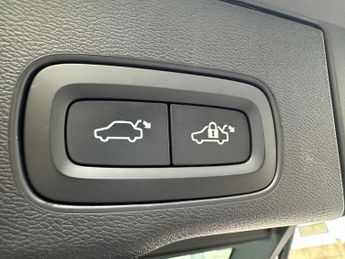 VOLVO XC60 2.0h T8 Twin Engine 11.6kWh R-Design Pro SUV 5dr Petrol Plug-in 