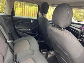 MINI HATCH 1.5 Cooper D Hatchback 5dr Diesel Auto Euro 6 (s/s) (116 ps)