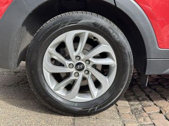 HYUNDAI TUCSON 1.7 CRDi Blue Drive SE Nav SUV 5dr Diesel DCT Euro 6 (s/s) (141 