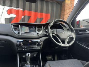 HYUNDAI TUCSON 1.7 CRDi Blue Drive SE Nav SUV 5dr Diesel DCT Euro 6 (s/s) (141 