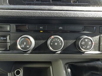 VOLKSWAGEN CRAFTER 2.0 TDI CR35 Startline Luton box van 2dr Diesel Manual FWD LWB E