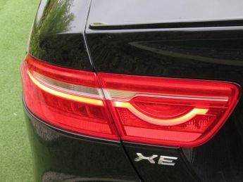 JAGUAR XE 2.0d R-Sport Saloon 4dr Diesel Auto AWD Euro 6 (s/s) (180 ps)