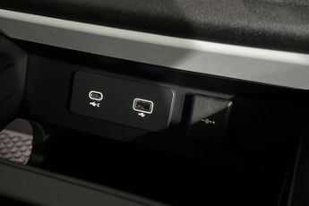 LAND ROVER DEFENDER 3.0 D250 APACHE MHEV Hard Top SUV 3dr Diesel Auto 4WD SWB Euro 6