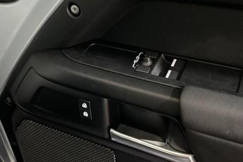 LAND ROVER DEFENDER 3.0 D250 APACHE MHEV Hard Top SUV 3dr Diesel Auto 4WD SWB Euro 6