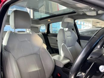 LAND ROVER RANGE ROVER EVOQUE 2.0 TD4 SE Tech SUV 5dr Diesel Auto 4WD Euro 6 (s/s) (180 ps)