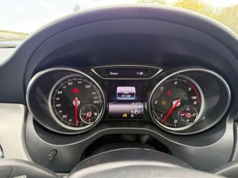 MERCEDES-BENZ GLA 2.1 GLA220d AMG Line (Premium Plus) SUV 5dr Diesel 7G-DCT 4MATIC