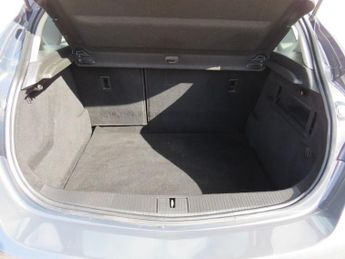 VAUXHALL ASTRA 1.6 16v SRi Hatchback 5dr Petrol Auto Euro 5 (115 ps)