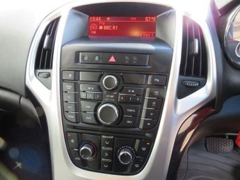 VAUXHALL ASTRA 1.6 16v SRi Hatchback 5dr Petrol Auto Euro 5 (115 ps)
