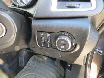 VAUXHALL ASTRA 1.6 16v SRi Hatchback 5dr Petrol Auto Euro 5 (115 ps)
