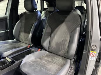 VOLKSWAGEN ID.4 Pure 52kWh Life SUV 5dr Electric Auto (148 ps)