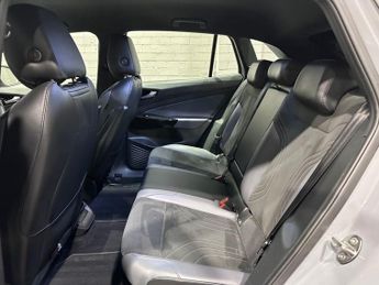 VOLKSWAGEN ID.4 Pure 52kWh Life SUV 5dr Electric Auto (148 ps)